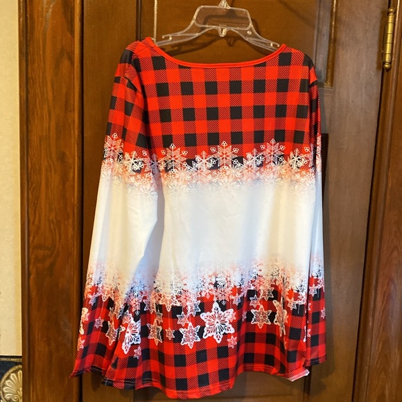 Size large ladiess Christmas’s top never worn polyester - Picture 2 of 3